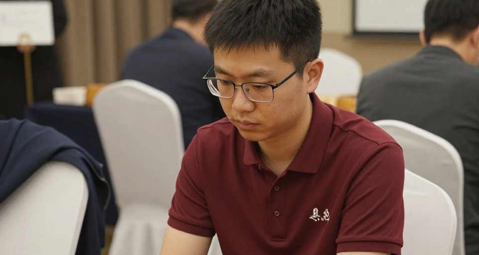 ChessBase Magazine #225: प्राग के 27 मिनिएचर और एक खुला लेजर